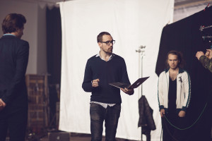 Richard Frantzén instruerar teamet på inspelning, Foto: http://steaksandwich.se/